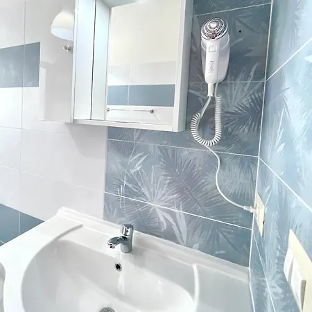 Leverblu House Szálloda *