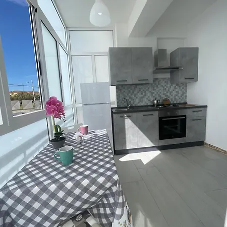 Leverblu House *